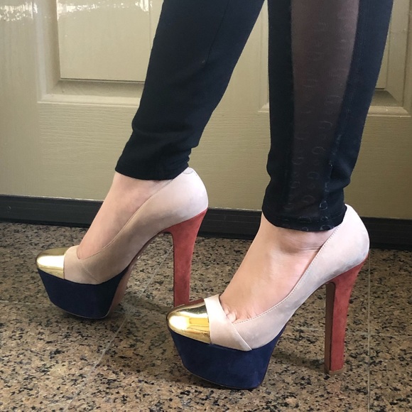 schutz pumps